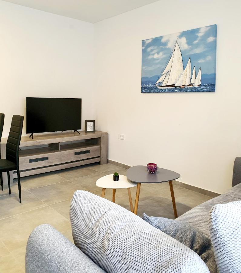 Sea Star Apartments Pjescana Uvala Exterior photo